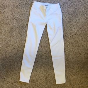 AMERICAN EAGLE WHITE JEANS